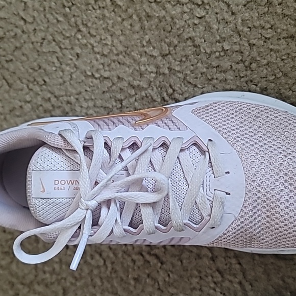 Pink nikes - Picture 3 of 8